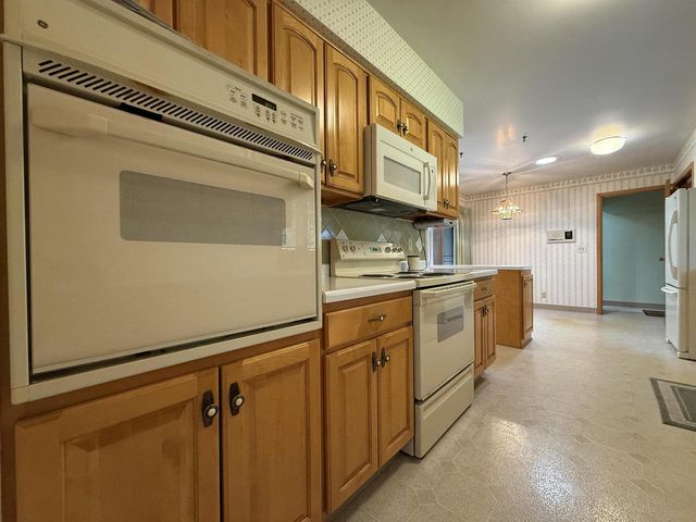 1839 Arrowhead Drive, Beloit, WI 53511