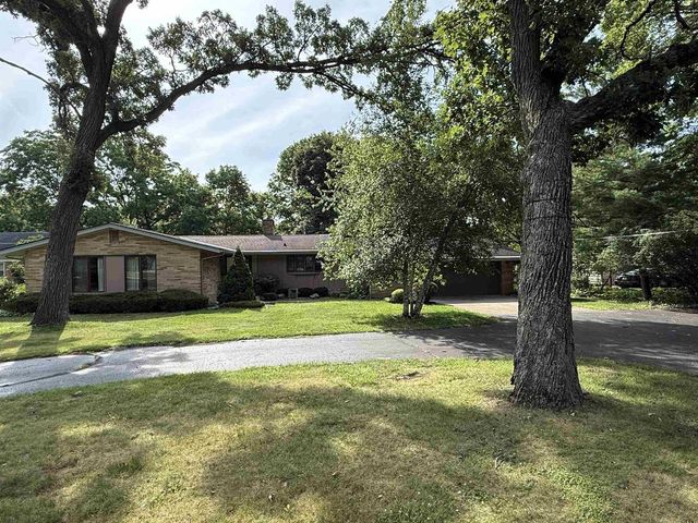 1839 Arrowhead Drive, Beloit, WI 53511