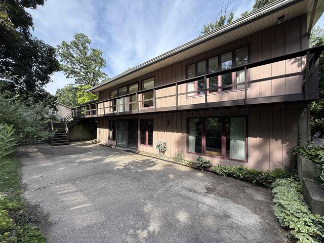 1839 Arrowhead Drive, Beloit, WI 53511