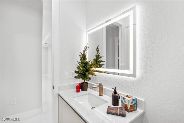 3990 27th AVE NE, Naples, FL 34120