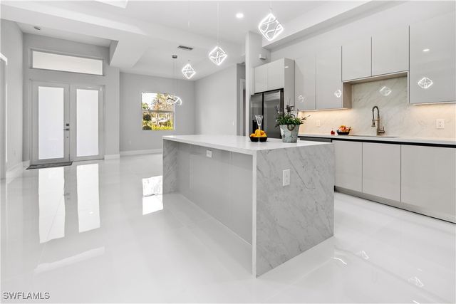 3990 27th AVE NE, Naples, FL 34120