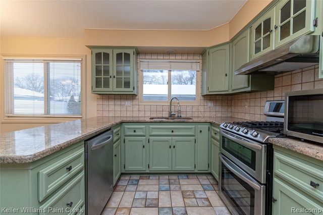 44205 Felstone Drive, Sterling Heights, MI 48313