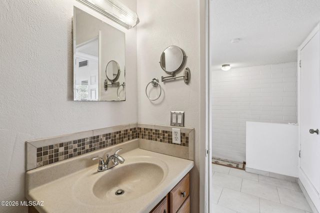 1378 S Avenida Polar Apt L3, Tucson, AZ 85710