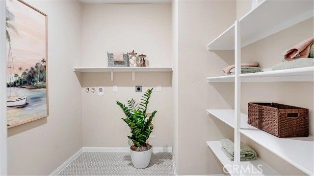 17561 Bassets Street, Hesperia, CA 92345