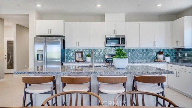 17561 Bassets Street, Hesperia, CA 92345