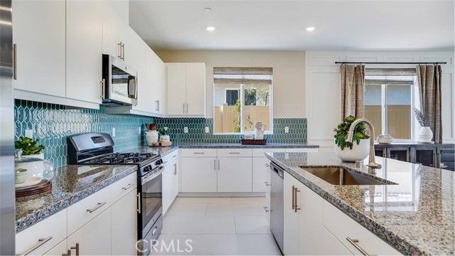 17561 Bassets Street, Hesperia, CA 92345