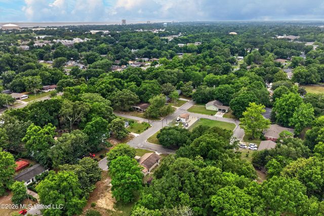 329 Park Drive, Biloxi, MS 39531