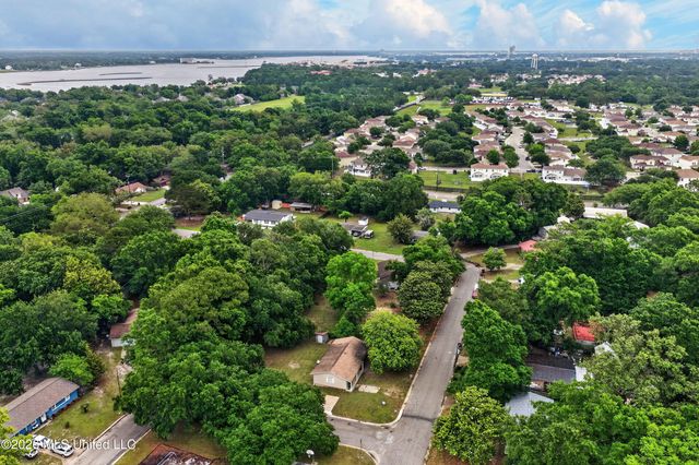 329 Park Drive, Biloxi, MS 39531