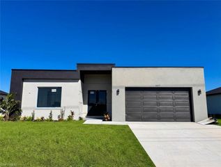 1027 Kismet PKWY W, Cape Coral, FL 33993