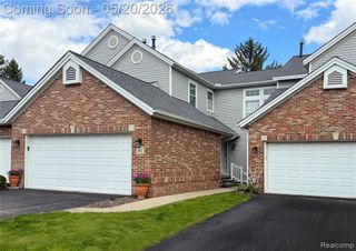 1146 Fairways Boulevard 23, Troy, MI 48085