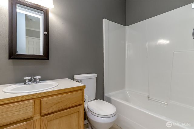 22204 Cedarview Drive E, Bonney Lake, WA 98391