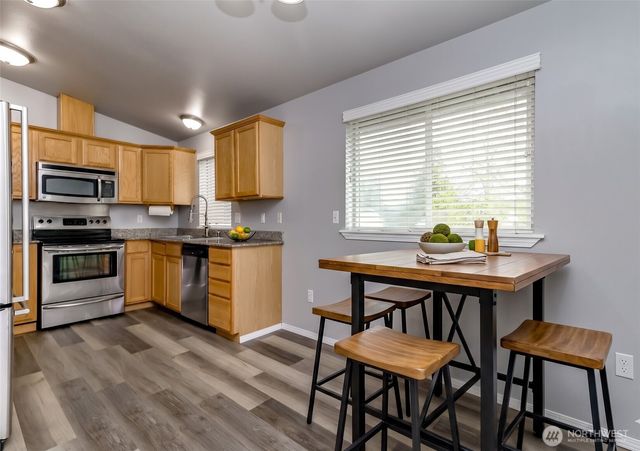 22204 Cedarview Drive E, Bonney Lake, WA 98391