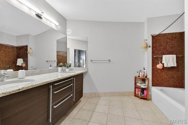 4100 Forest Park Avenue 427, St Louis, MO 63108