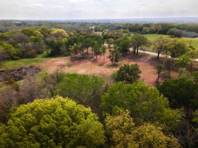 300 Taylor Oaks Drive, Waco, TX 76705