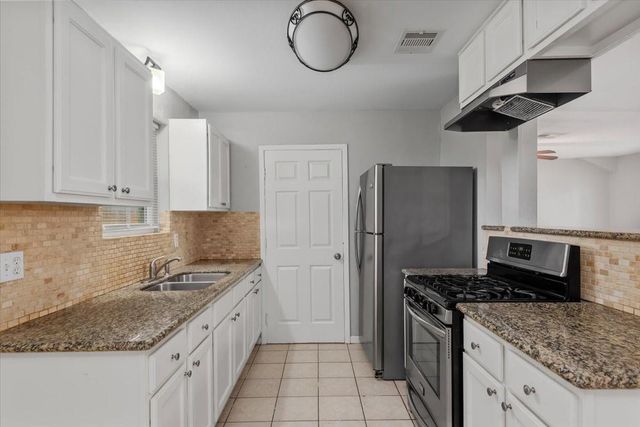 1935 Barnsley Lane, Houston, TX 77088