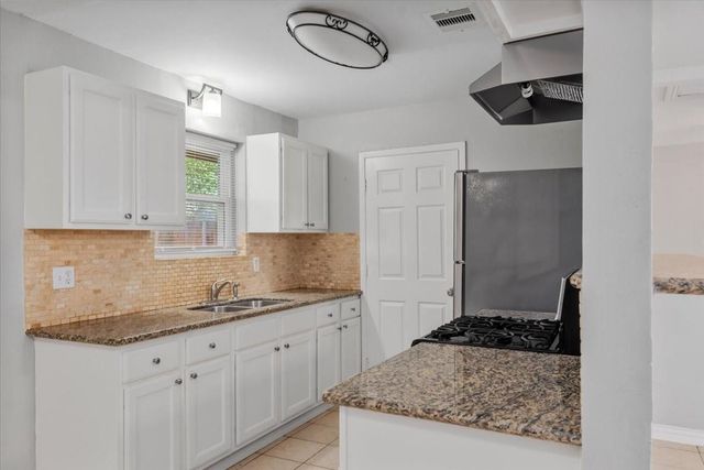 1935 Barnsley Lane, Houston, TX 77088