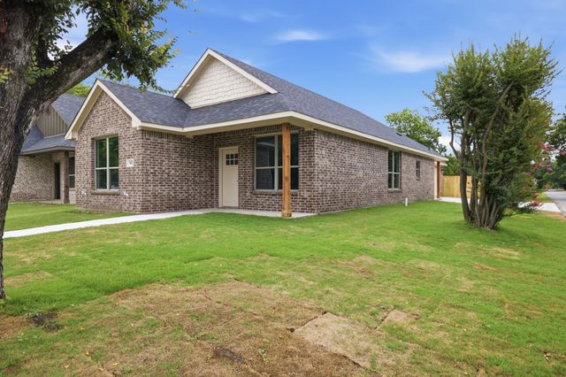 302 Evans Street, Cleburne, TX 76031