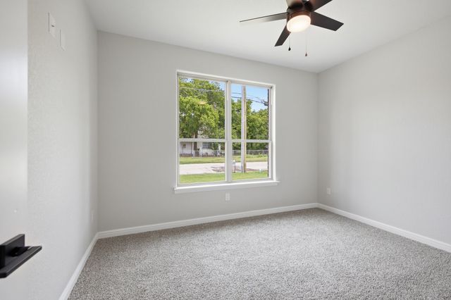 302 Evans Street, Cleburne, TX 76031