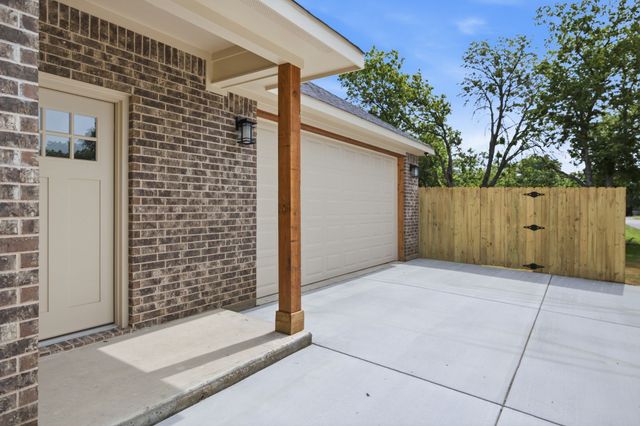 302 Evans Street, Cleburne, TX 76031