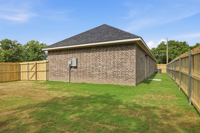 302 Evans Street, Cleburne, TX 76031
