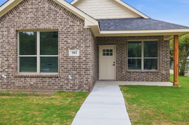 302 Evans Street, Cleburne, TX 76031