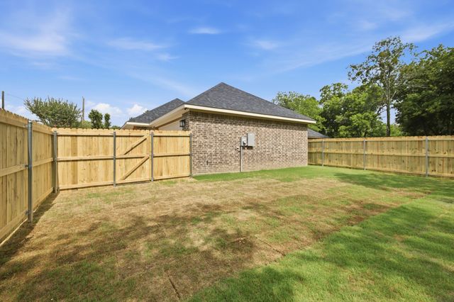 302 Evans Street, Cleburne, TX 76031