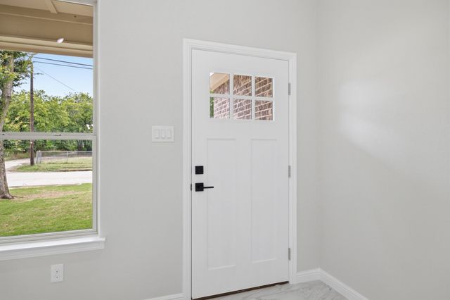 302 Evans Street, Cleburne, TX 76031