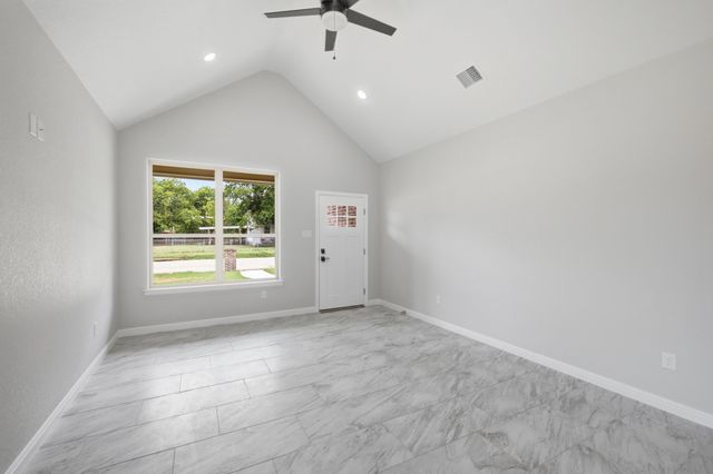302 Evans Street, Cleburne, TX 76031