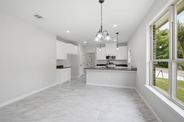 302 Evans Street, Cleburne, TX 76031