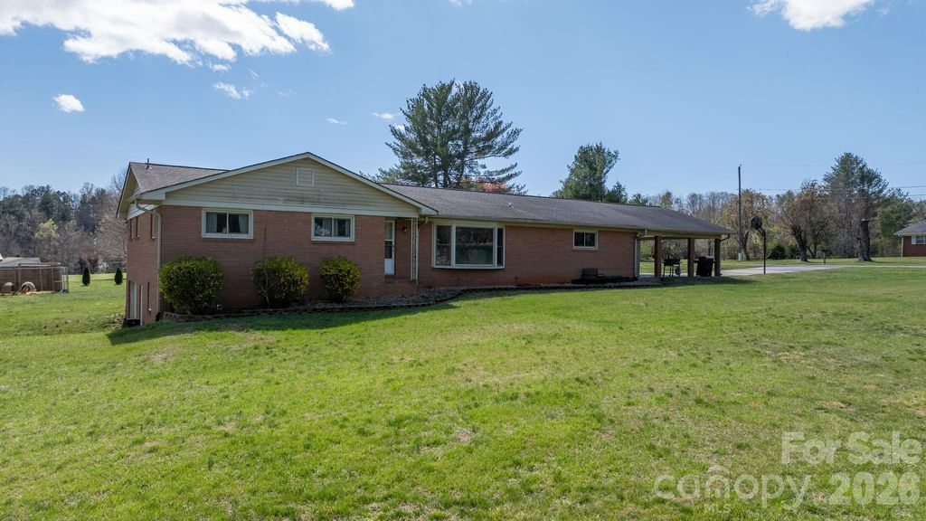 103 Hamp Street, Morganton, NC 28655