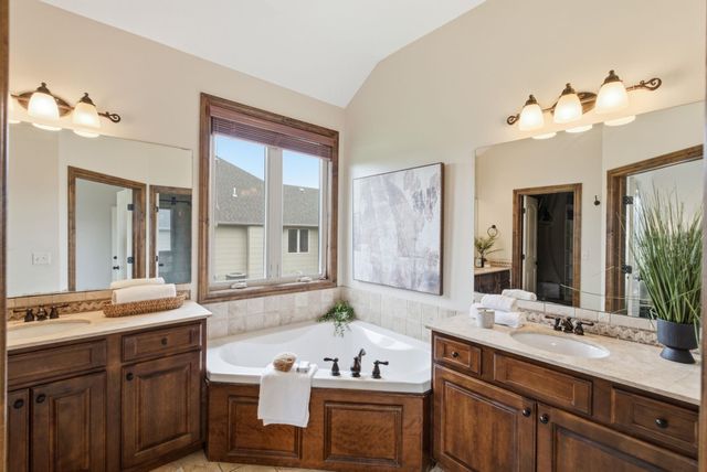 2249 N Stonegate, Andover, KS 67002