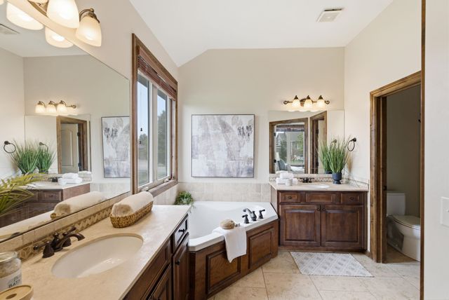 2249 N Stonegate, Andover, KS 67002