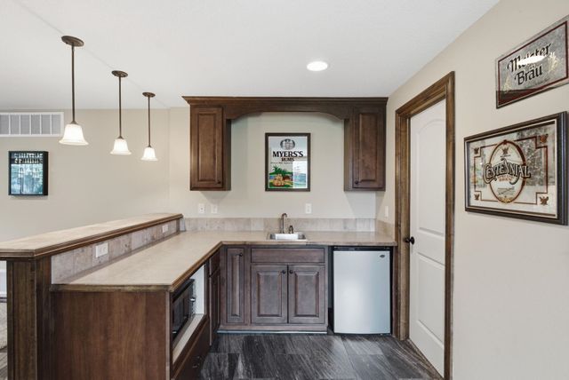 2249 N Stonegate, Andover, KS 67002