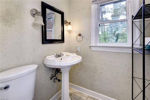 198 Colony RD, Newport News, VA 23602