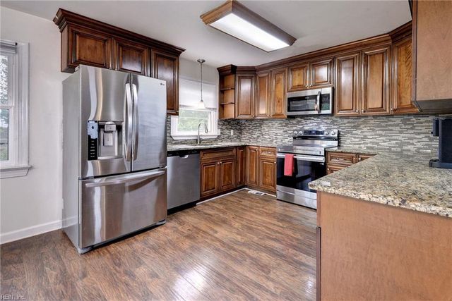 198 Colony RD, Newport News, VA 23602
