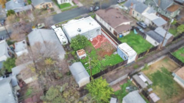 122 E Monterey, Stockton, CA 95204