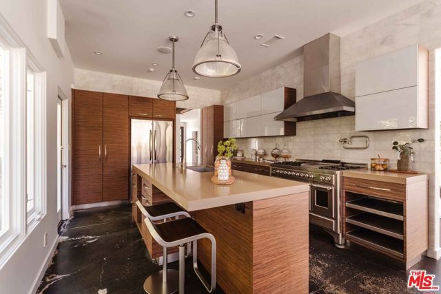 1287 Rimmer Avenue, Pacific Palisades (los Angeles), CA 90272