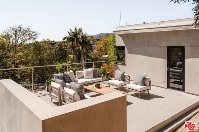 1287 Rimmer Avenue, Pacific Palisades (los Angeles), CA 90272