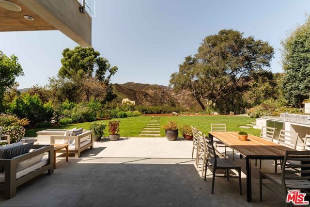 1287 Rimmer Avenue, Pacific Palisades (los Angeles), CA 90272