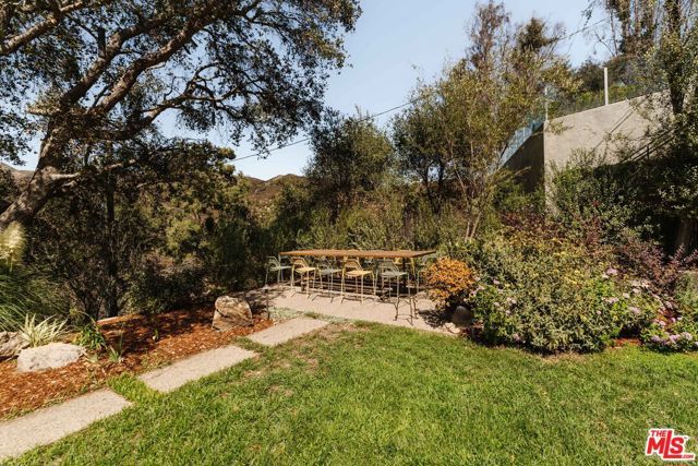 1287 Rimmer Avenue, Pacific Palisades (los Angeles), CA 90272