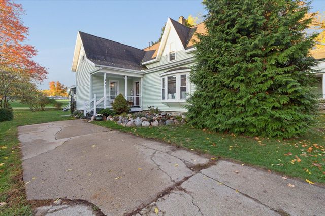 223 W Todd Avenue, Reed City, MI 49677