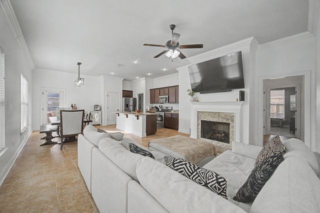 110 Hickory Knoll Ave, Gray, LA 70359