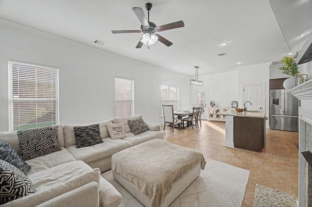 110 Hickory Knoll Ave, Gray, LA 70359