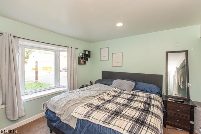 73 Bergen Ave, Wanaque Boro, NJ 07420