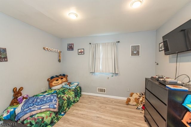 73 Bergen Ave, Wanaque Boro, NJ 07420
