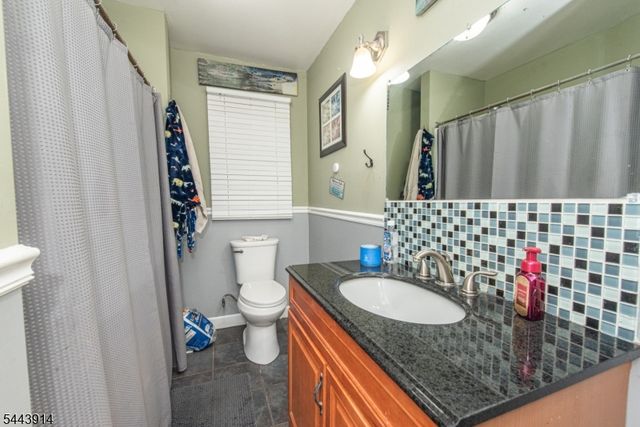 73 Bergen Ave, Wanaque Boro, NJ 07420