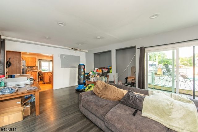 73 Bergen Ave, Wanaque Boro, NJ 07420