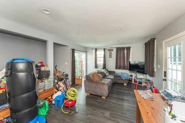73 Bergen Ave, Wanaque Boro, NJ 07420
