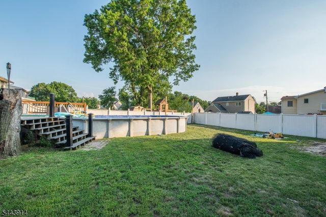 73 Bergen Ave, Wanaque Boro, NJ 07420