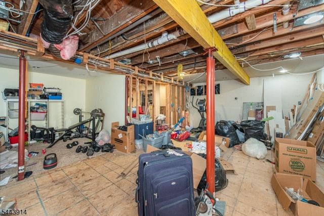 73 Bergen Ave, Wanaque Boro, NJ 07420